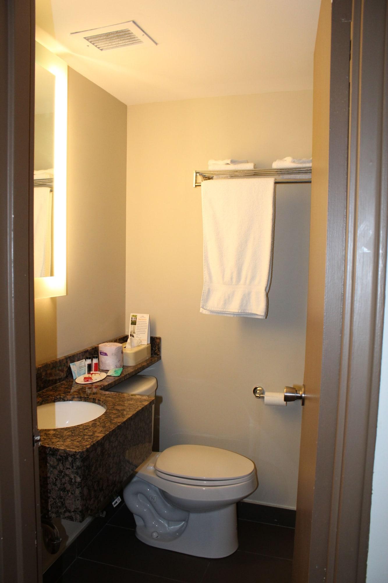 Surestay Plus By Best Western Windsor Bagian luar foto