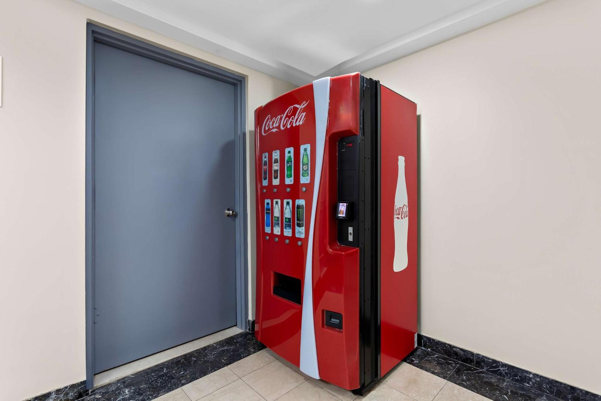 Surestay Plus By Best Western Windsor Bagian luar foto