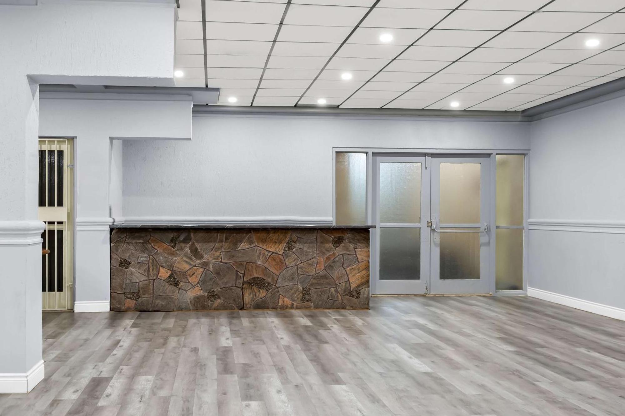 Surestay Plus By Best Western Windsor Bagian luar foto