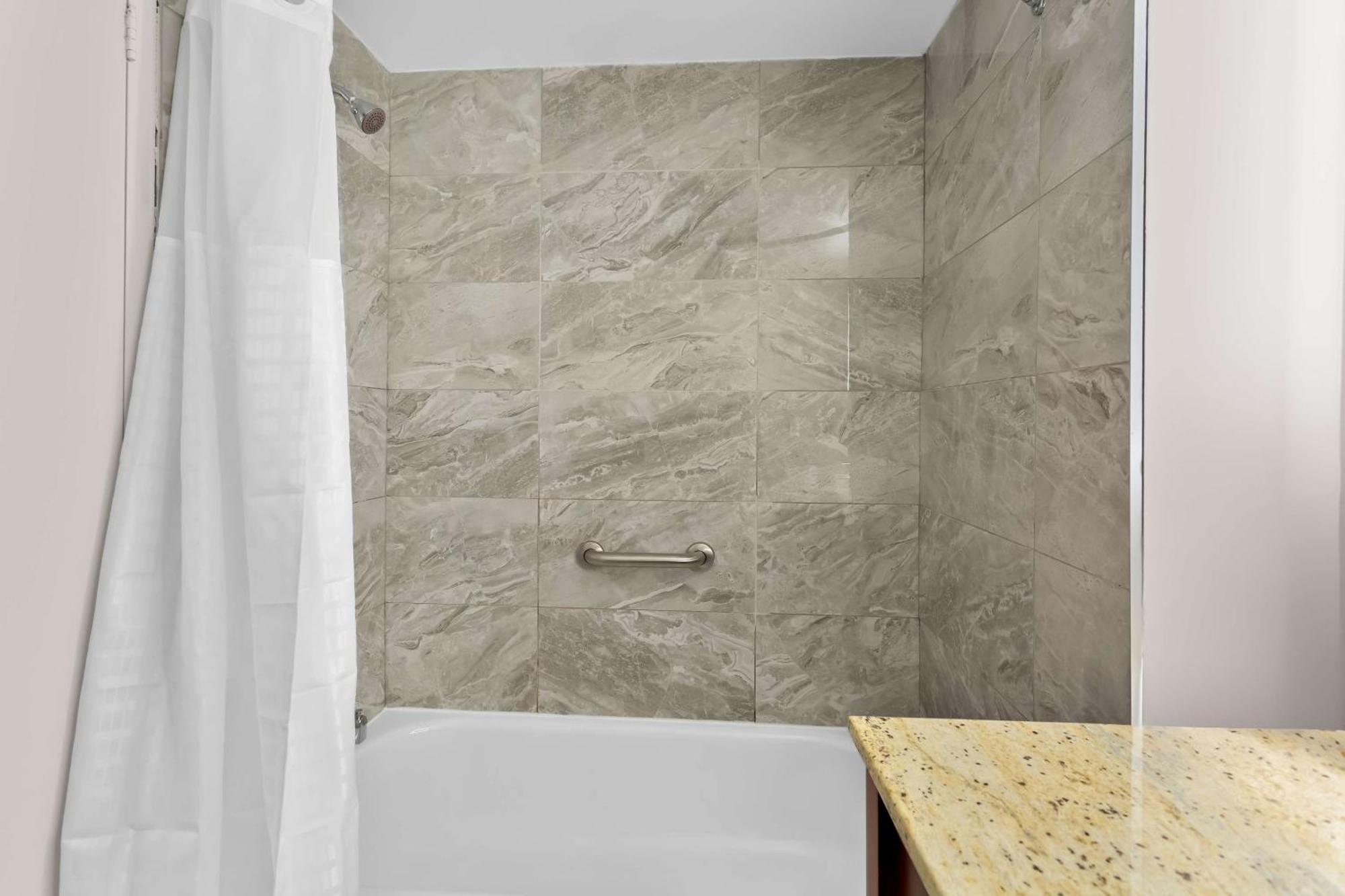 Surestay Plus By Best Western Windsor Bagian luar foto