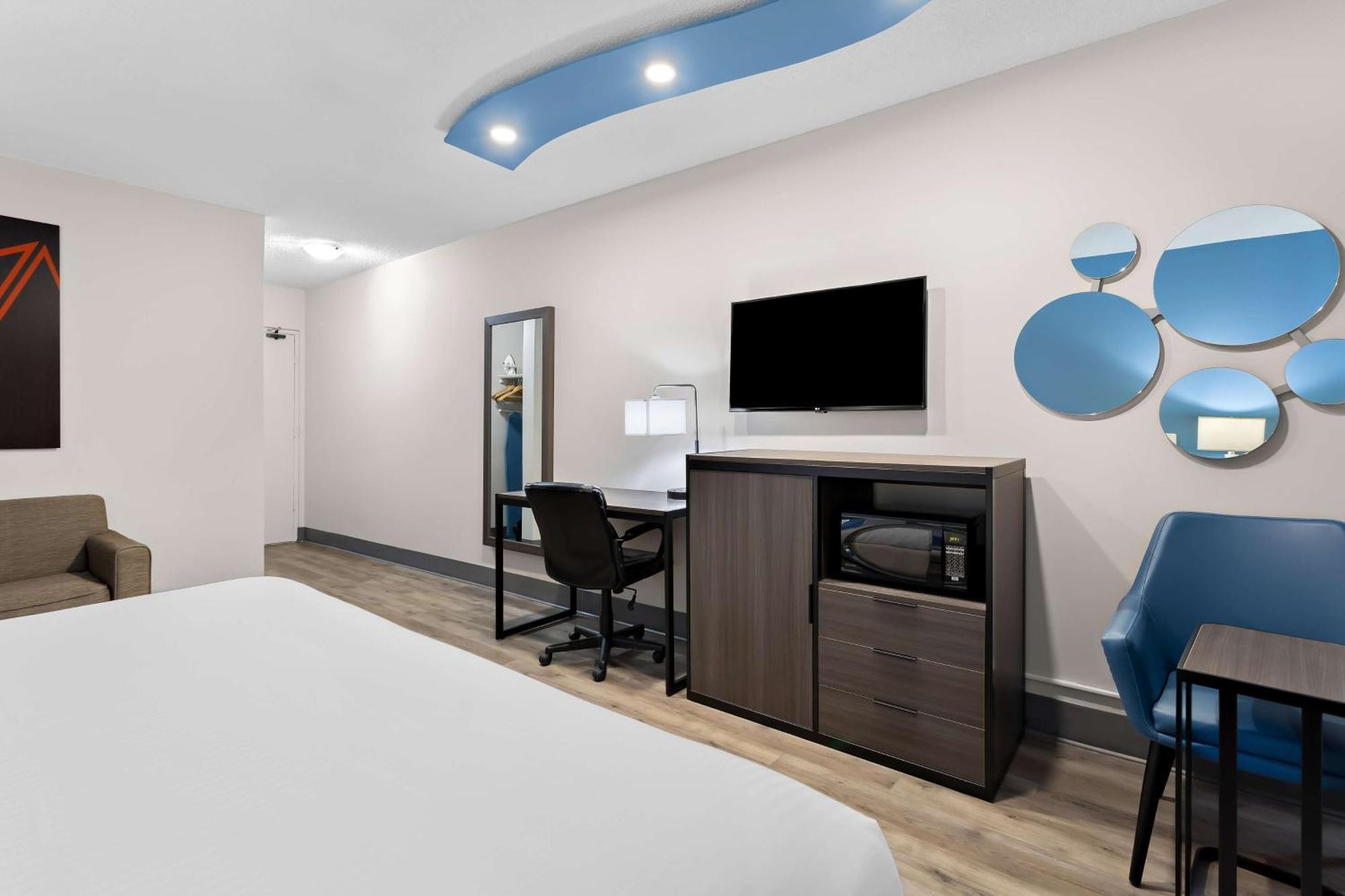 Surestay Plus By Best Western Windsor Bagian luar foto