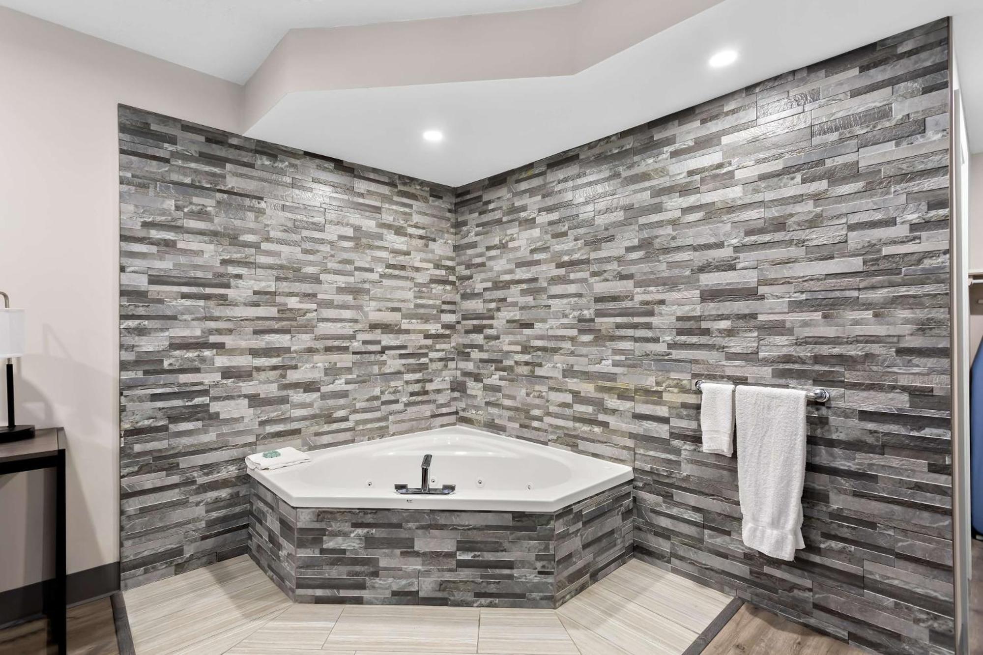 Surestay Plus By Best Western Windsor Bagian luar foto