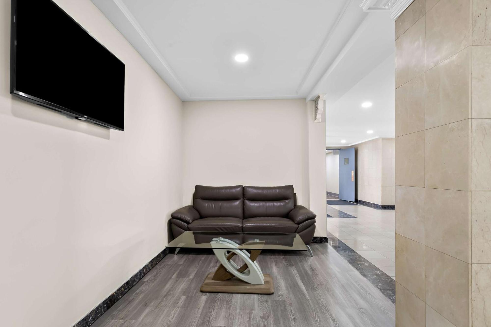 Surestay Plus By Best Western Windsor Bagian luar foto