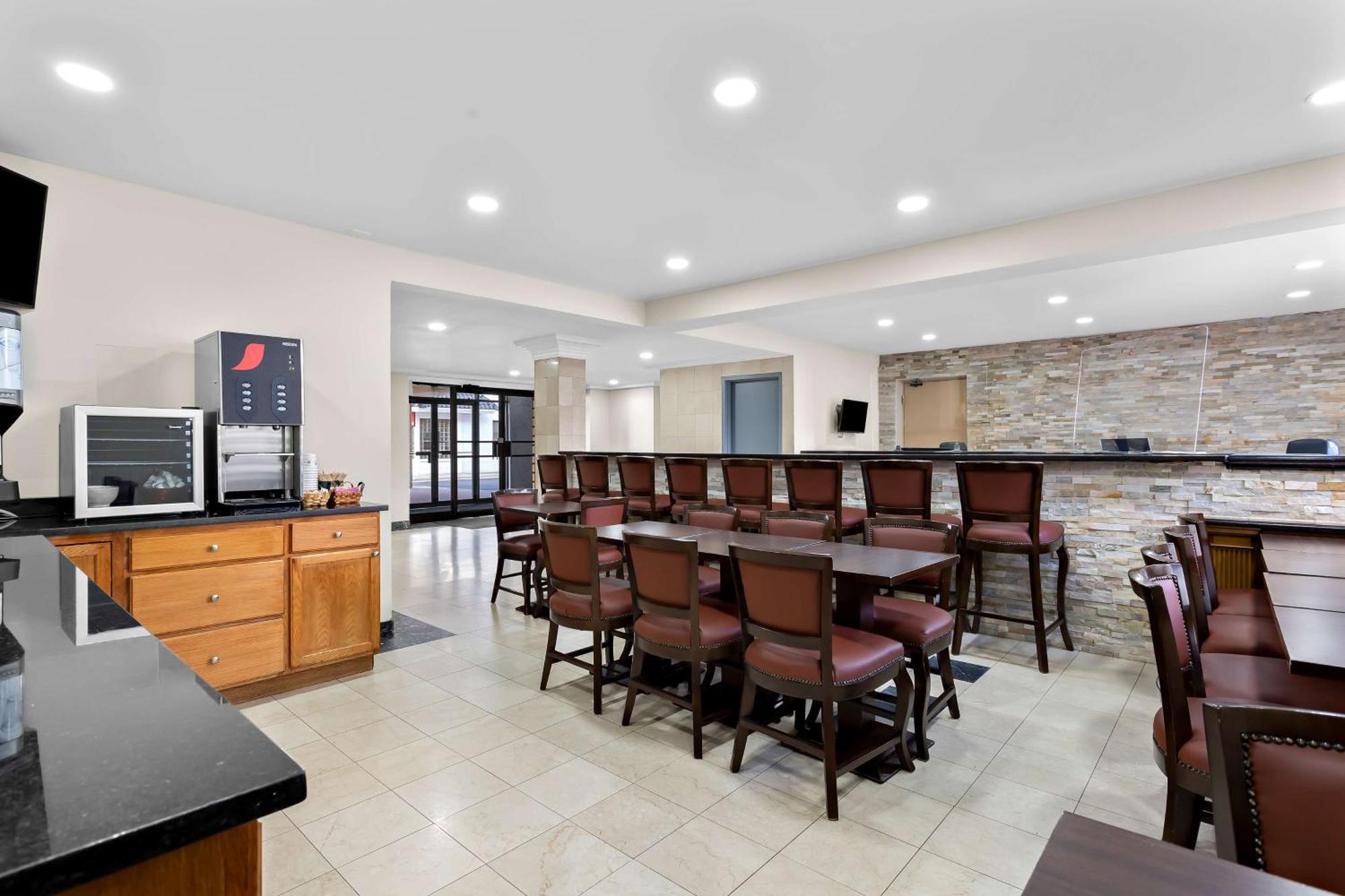 Surestay Plus By Best Western Windsor Bagian luar foto