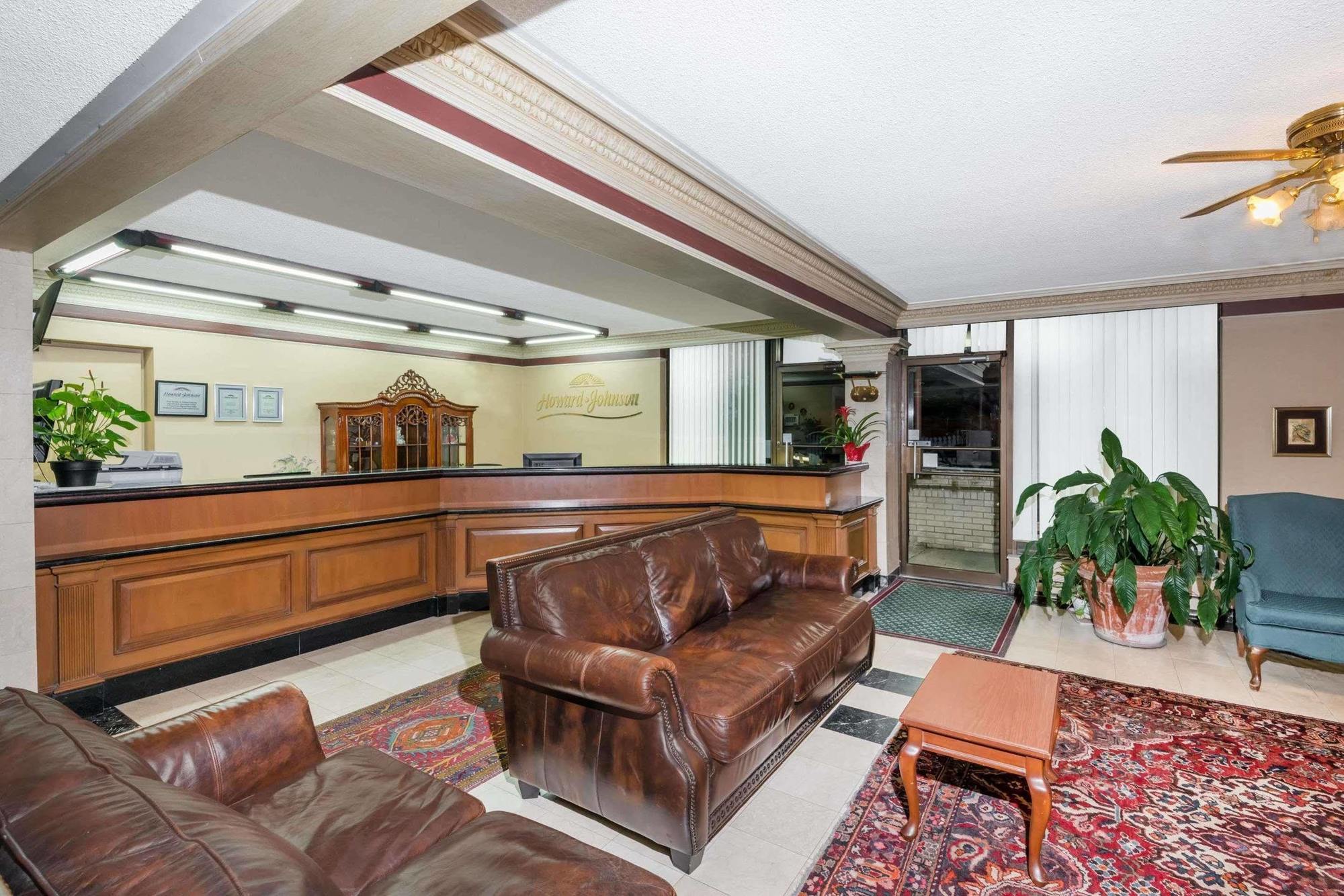 Surestay Plus By Best Western Windsor Bagian luar foto