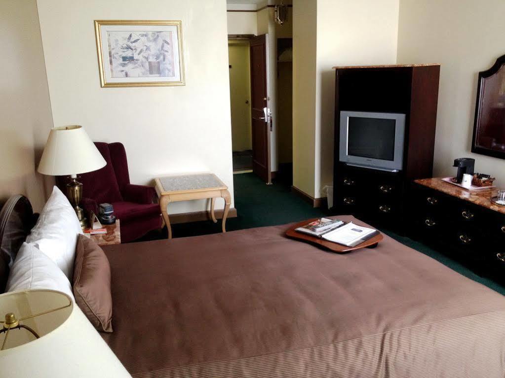 Surestay Plus By Best Western Windsor Bagian luar foto