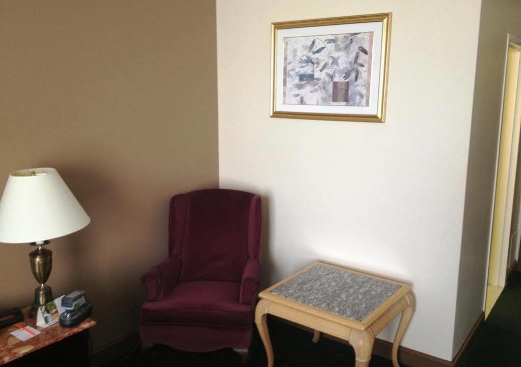 Surestay Plus By Best Western Windsor Bagian luar foto