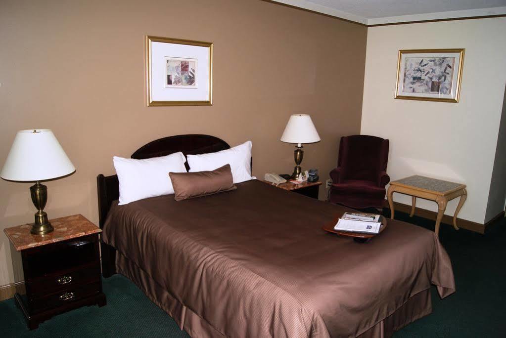 Surestay Plus By Best Western Windsor Bagian luar foto